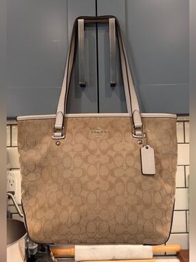 Coach 2017 Signature Cavas Leather Gallery Tote